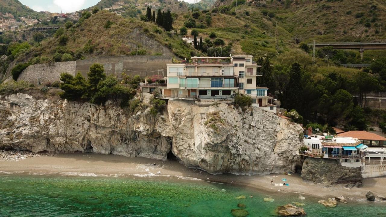 Mare Roccia Beachfront Apartment Taormina Dış mekan fotoğraf