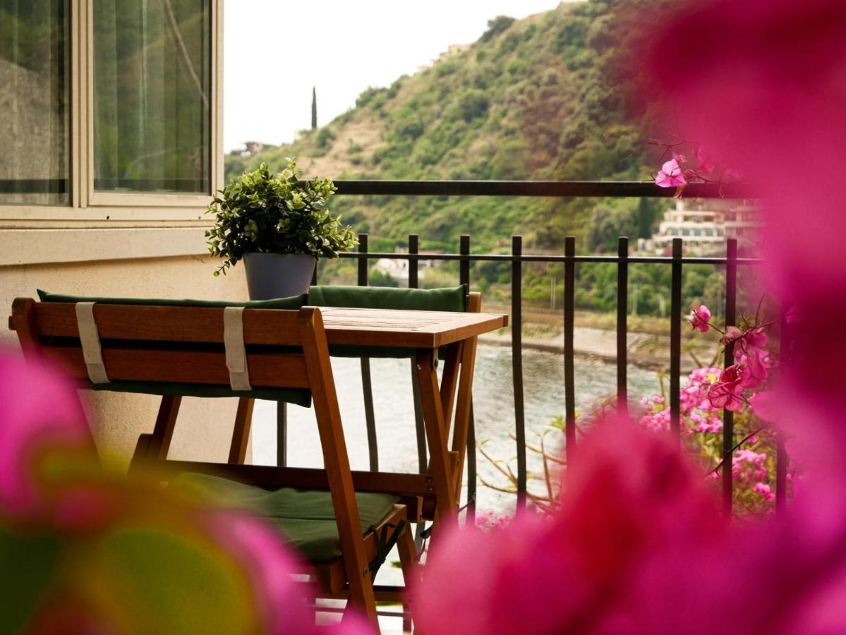 Mare Roccia Beachfront Apartment Taormina Dış mekan fotoğraf